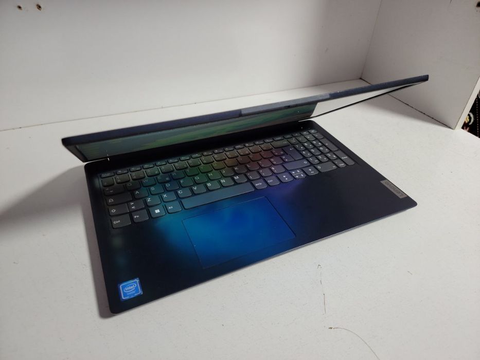 Zudlik bilan Lenovo noutbuk sotiladi