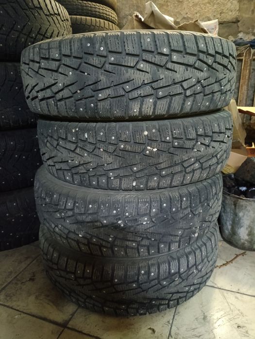 Продам зимние шины 225/70/16