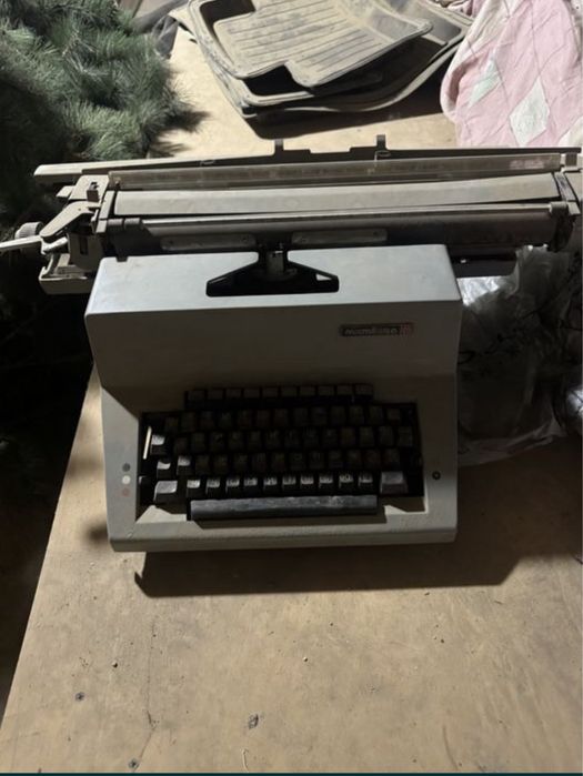 Пишущая машинка Листвица