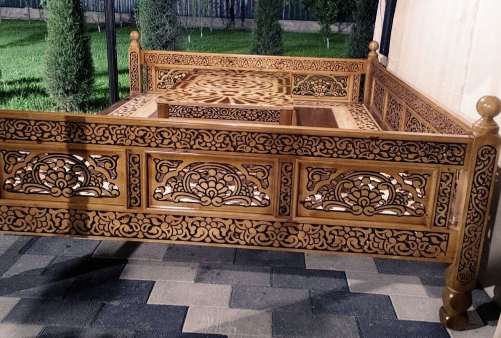 Топчан из ореха новый