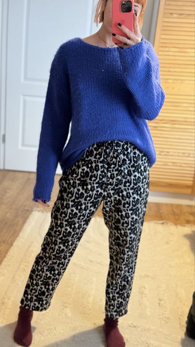 Pulover albastru electric calduros