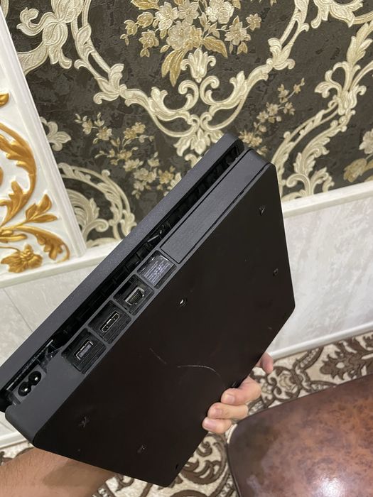 Plastation 4 fat 1 TB