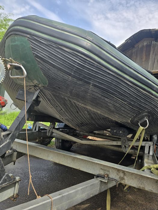 Лодка с мотором Quiksilver