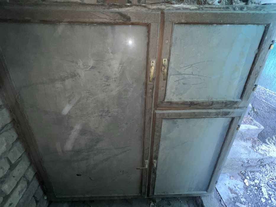 Дверь и оконная рама