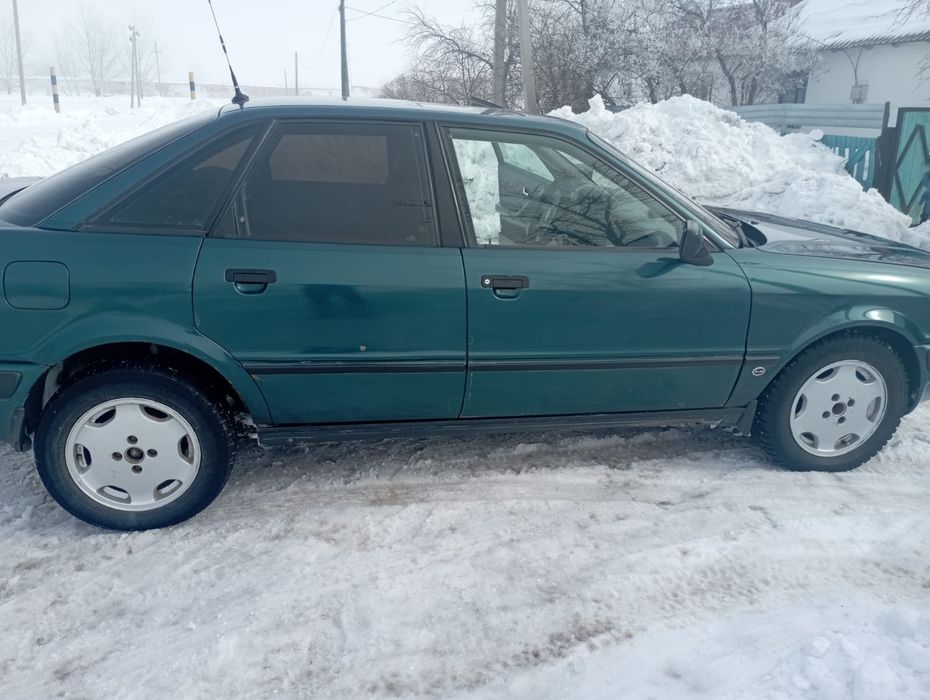 Автомобиль  Ауди 80Б 4