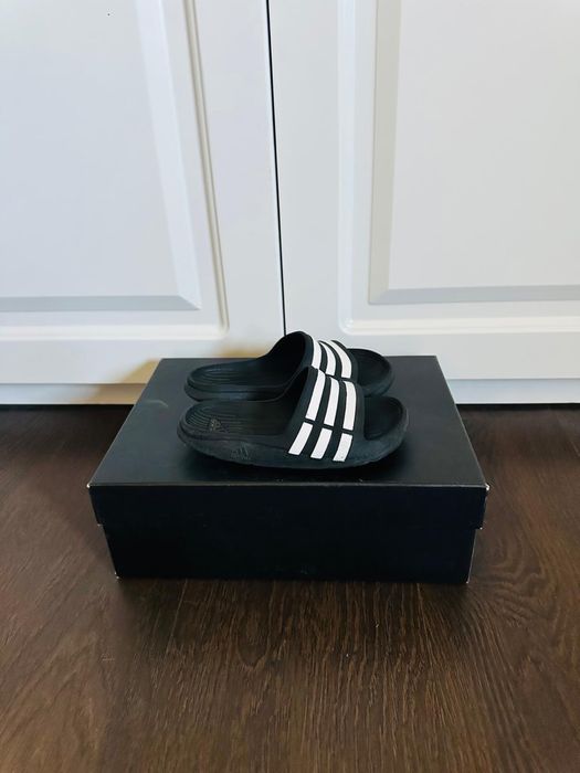 Papuci / slapi , de la firma adidas ,  pentru copii , numarul 28