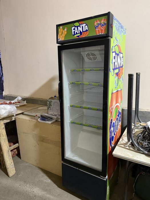 Витринный холодильник ЯНГИ