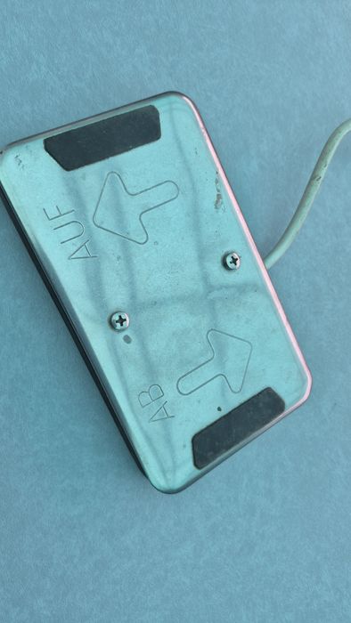 Продавам 2броя масажни легла