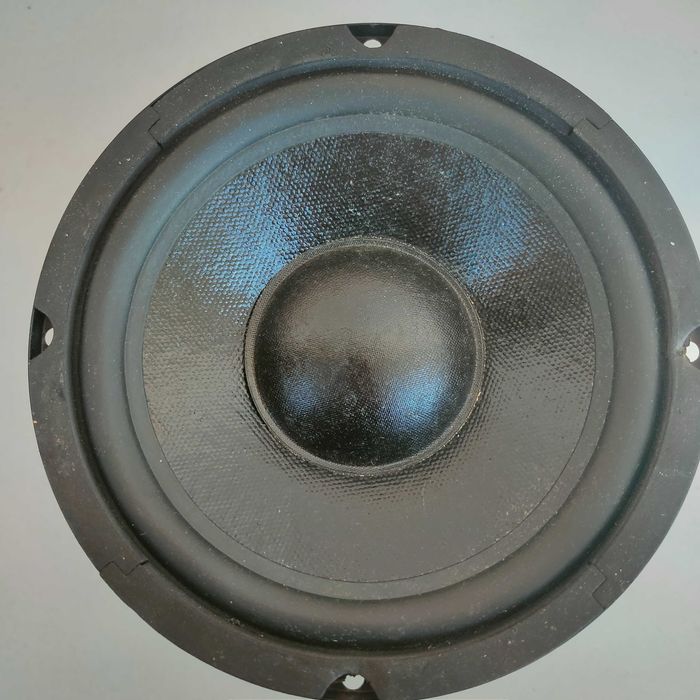 Качествен бас говорител на добра цена