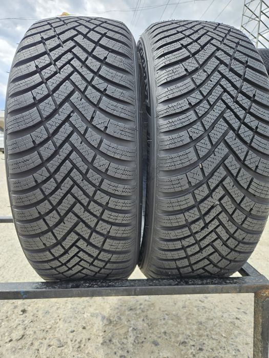 Vând 2 anvelope iarna 215/55r17 215/55/17 HANKOOK