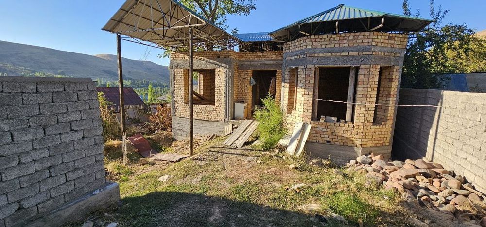 Срочно Чарвокда дача сотилади