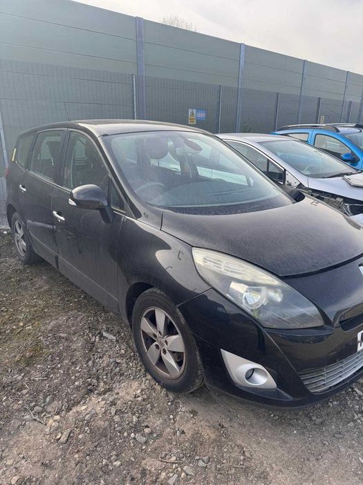 Dezmembrez Renault Scenic 1.5 dci cod motor K9K manuala an 2010