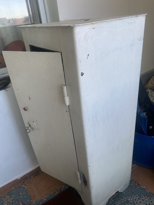 Сейф металлический