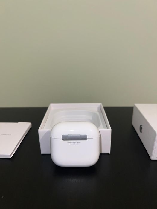 Casti Apple AirPods 4 noi, sigilate - Sunet premium, Design Elegant