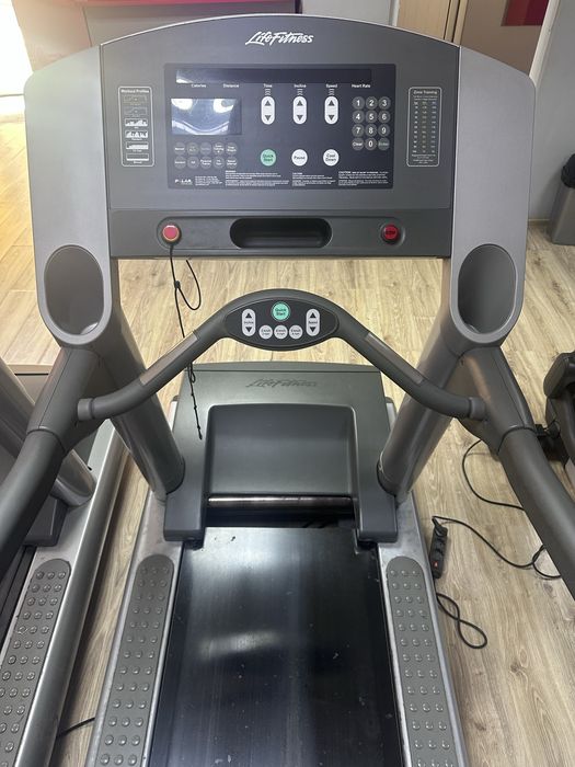 НЕ работеща бягаща пътека Life Fitness 95 Ti