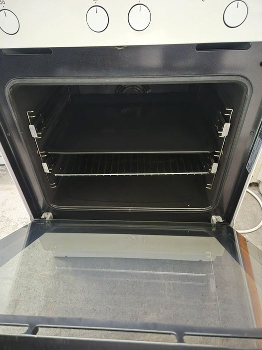 Свободностоящи фурни с керамични котлони гаранция 12 месеца