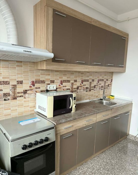 Vând mobilă bucătărie prezinta mici defecte, la 250 lei