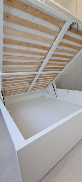 Продаю кровать 160×200, матрас в подарок