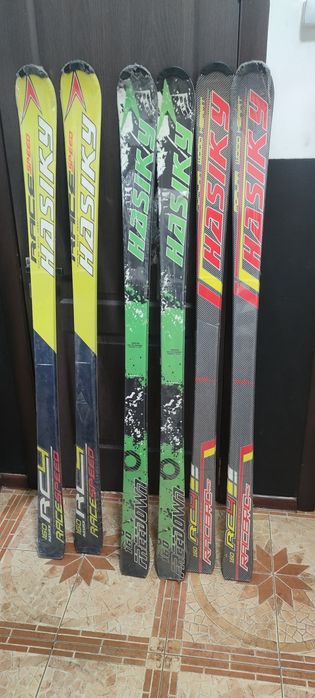 Новые горные лыжи, длина 160 см, с креплениями.