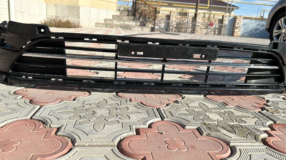 Решёткп в бампер киа рио 2015г