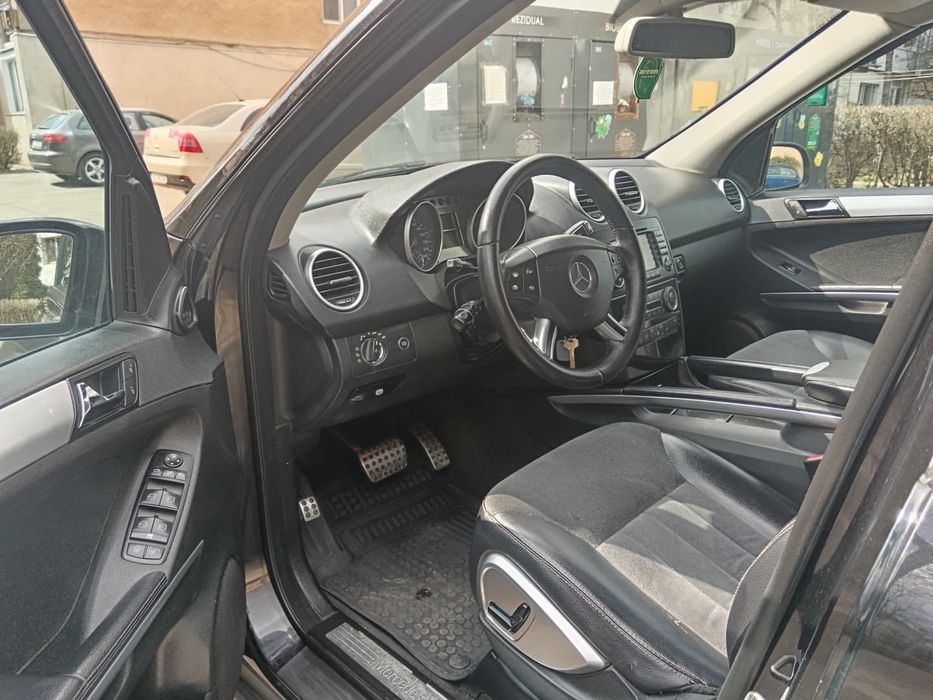 Mercedes ML autoutilitară 5 locuri