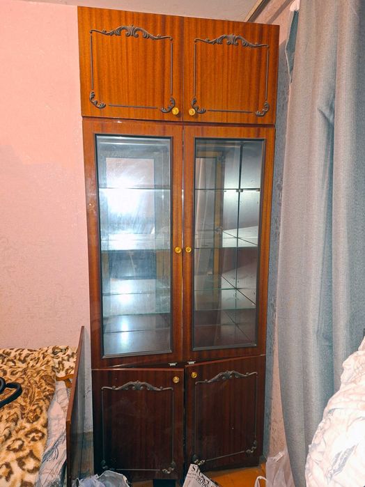 Продам сервант (секцию от стенки)