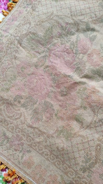 Страхотна кадифена покривка за маса ярки цветове