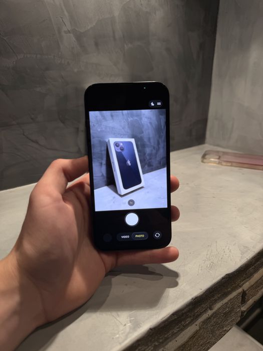 Перфектен Iphone 13  Midnight + подаръци