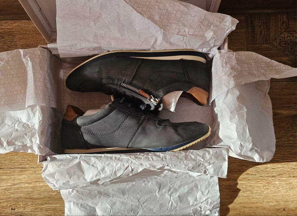 Кожаные кроссовки. Размер 38.