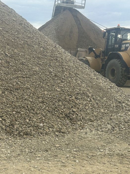 Aduc piatra concasat de drum alei refacem drumuri reabilitari parcari