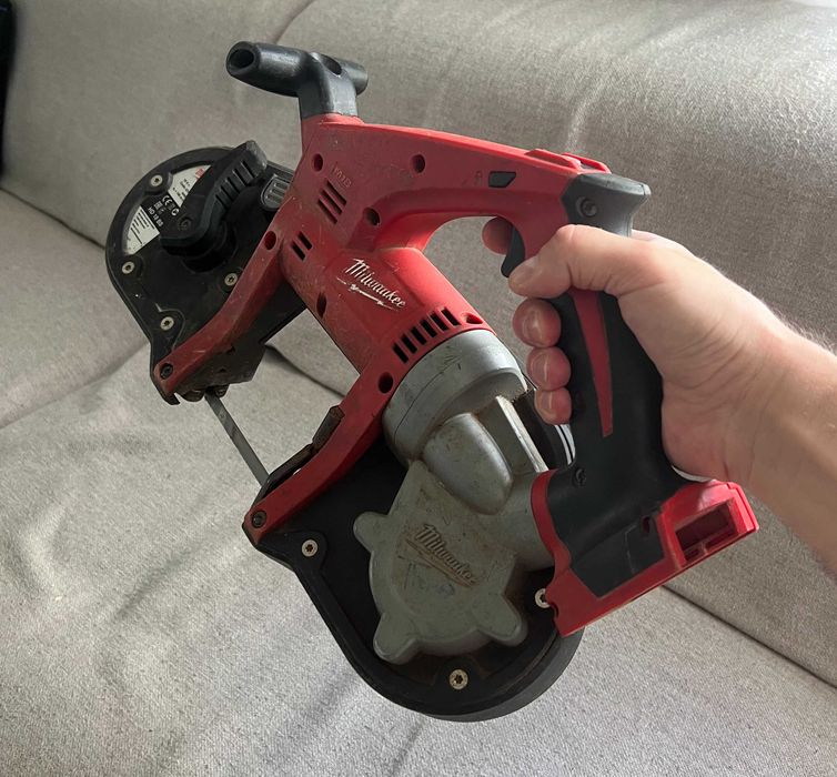 Fierastrau cu banda Milwaukee HD18BS 18V doar corp stare foarte buna