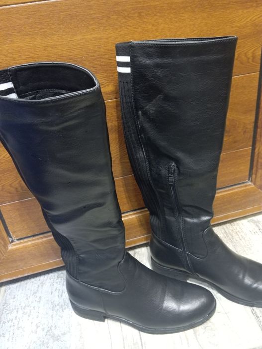 Високи ботуши черни и подарък чанта