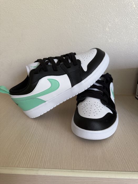 Продам кроссовки детские nike jordan