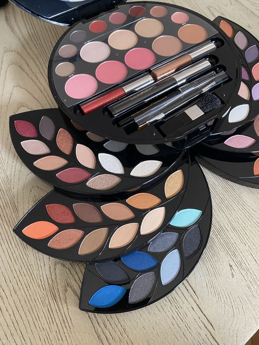Douglas glam palette