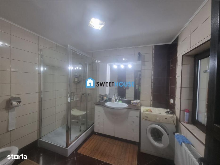 Casa de vanzare in Mandra  Spatiu generos si anexe