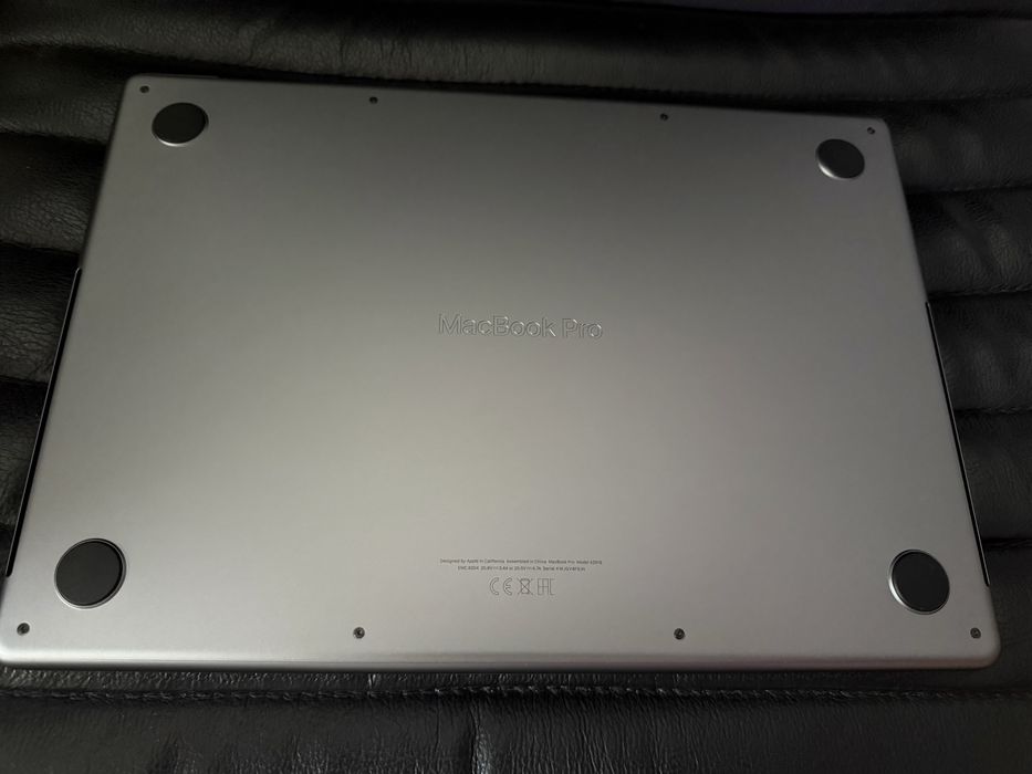  MacBook Pro 14 inch M2 Pro**32 GB**512 SSD**