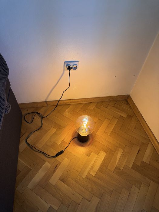 2 настолни лампи с крушки