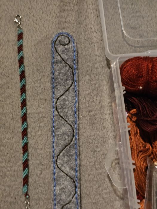 Bratara cusuta din fetru. Original handmade