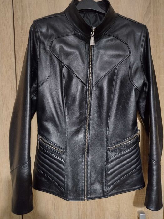 Vând jachetă piele nouă damă