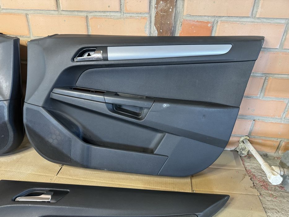 Дверные карты Опель Астра Н