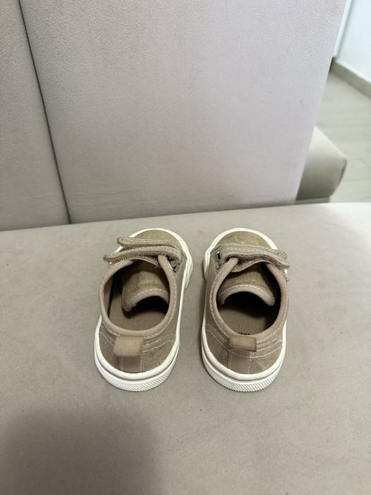 Vand tenisi H&M pt baietei