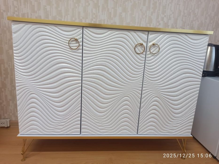 Продам комод с зеркалом