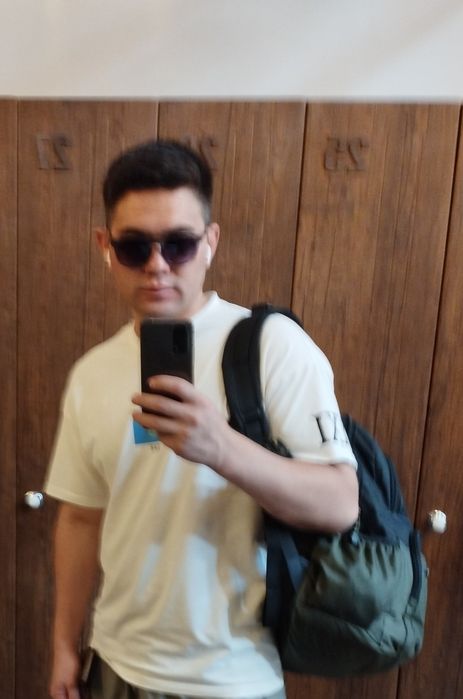 Шугаринг мастер парень