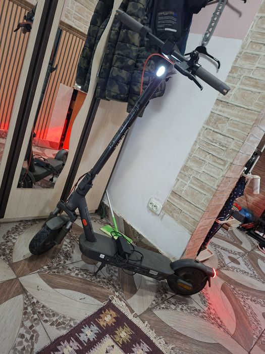 Vând xaomi electric scuter 5
