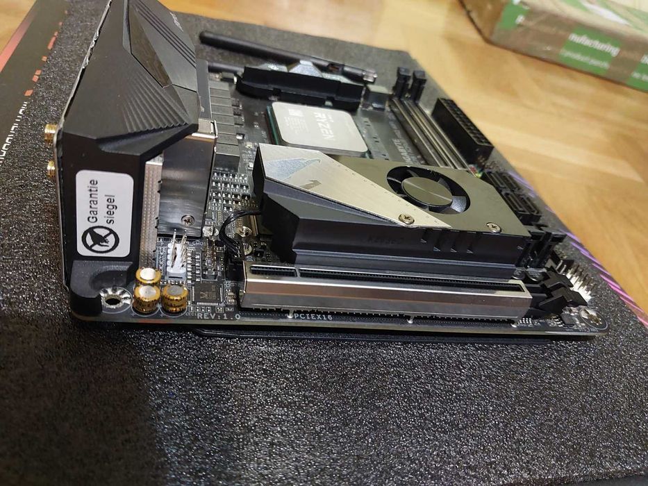 AMD Ryzen 5 5600X + Gigabyte X570i Aorus Pro Wi-Fi