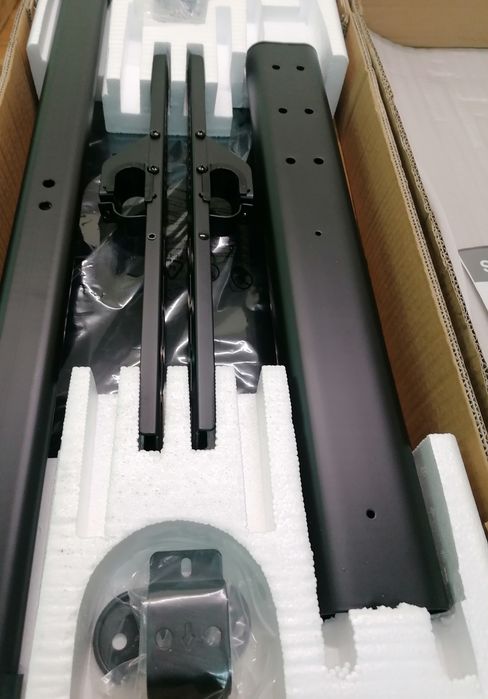 ТВ стойка изработена от метал и основа от 8 мм плътно безопасно стъкло