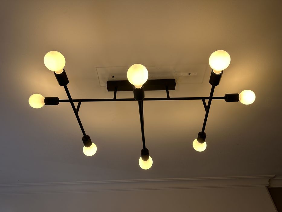 Плафон с черна метална рамка и 8 крушки (лампа)