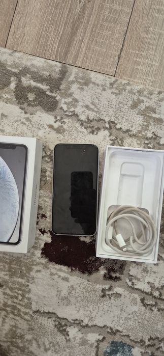 iPhone XR 128GB Alb – Stare  Bună/ Cutie + Cablu,puțin decolorat sus(vezi imaginea 3)