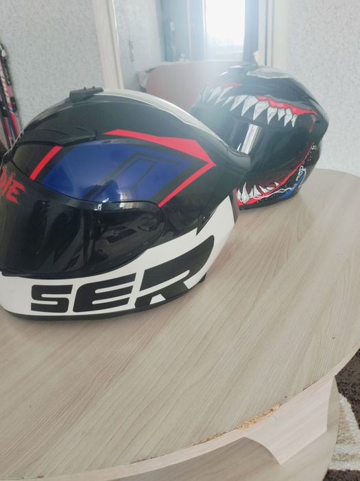 Продам мотошлемы в отличном состоянии