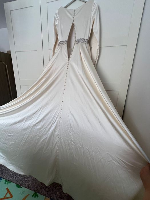 Атласное свадебное платье